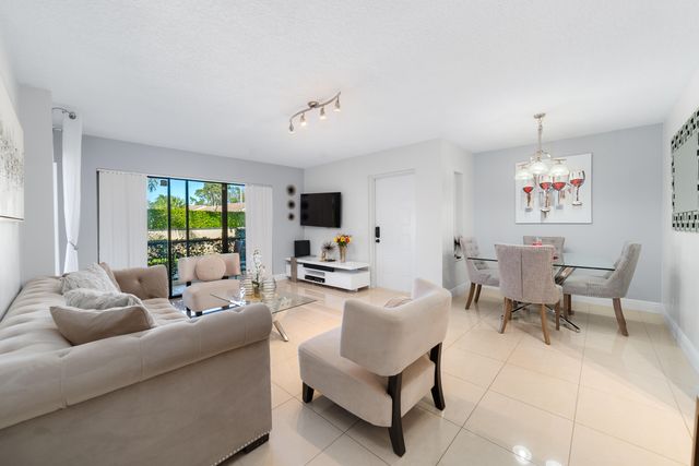 702 Sunny Pine Way Unit B1, Greenacres, FL 33415