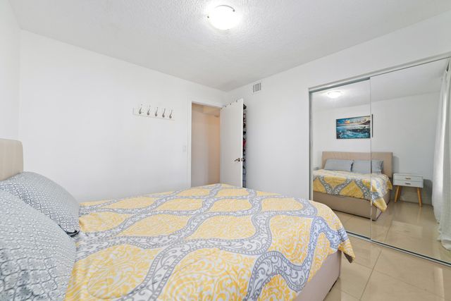 702 Sunny Pine Way Unit B1, Greenacres, FL 33415