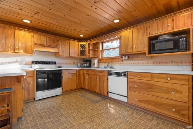 24205 County Road 126 Road, Goshen, IN 46526