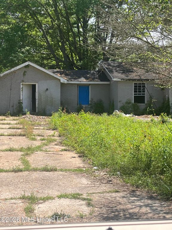 1643 Chapman Drive, Jackson, MS 39204