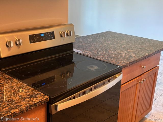 689 E Fox Hills Drive 65, Bloomfield Hills, MI 48304