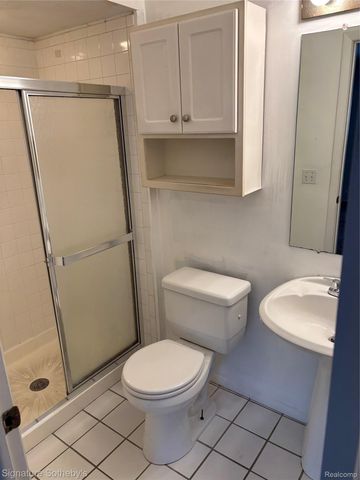 689 E Fox Hills Drive 65, Bloomfield Hills, MI 48304