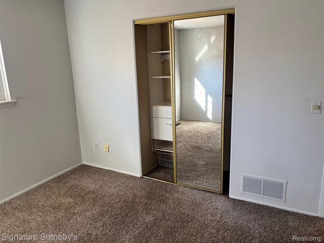 689 E Fox Hills Drive 65, Bloomfield Hills, MI 48304