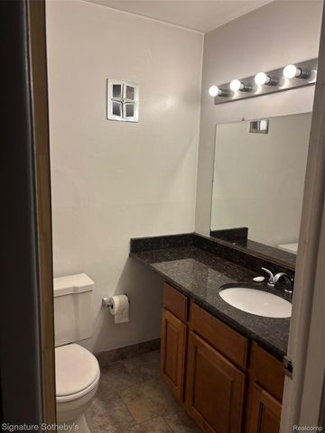 689 E Fox Hills Drive 65, Bloomfield Hills, MI 48304