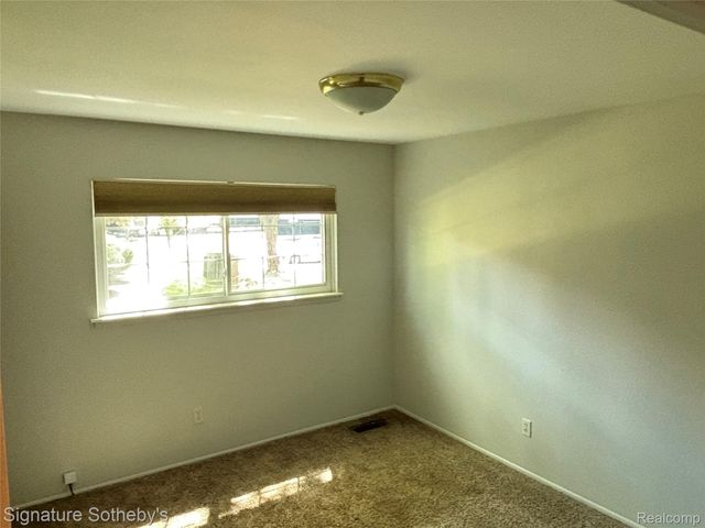 689 E Fox Hills Drive 65, Bloomfield Hills, MI 48304