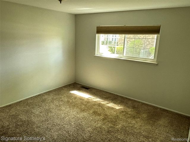 689 E Fox Hills Drive 65, Bloomfield Hills, MI 48304