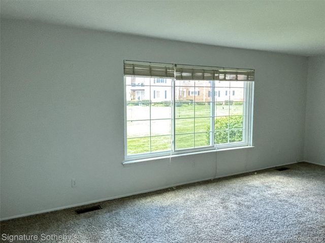 689 E Fox Hills Drive 65, Bloomfield Hills, MI 48304