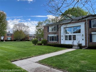 689 E Fox Hills Drive 65, Bloomfield Hills, MI 48304