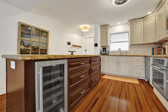 1212 SE 2nd Ct 301, Fort Lauderdale, FL 33301