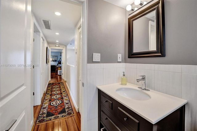 1212 SE 2nd Ct 301, Fort Lauderdale, FL 33301