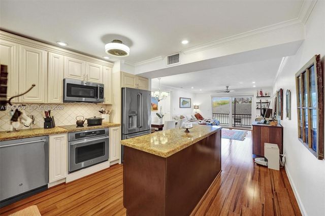 1212 SE 2nd Ct 301, Fort Lauderdale, FL 33301