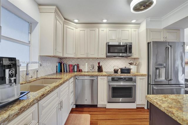 1212 SE 2nd Ct 301, Fort Lauderdale, FL 33301