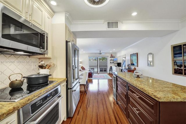 1212 SE 2nd Ct 301, Fort Lauderdale, FL 33301