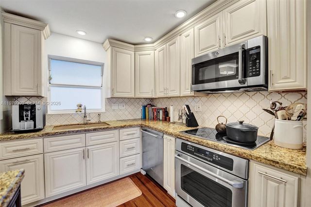 1212 SE 2nd Ct 301, Fort Lauderdale, FL 33301