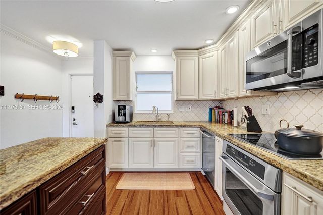 1212 SE 2nd Ct 301, Fort Lauderdale, FL 33301