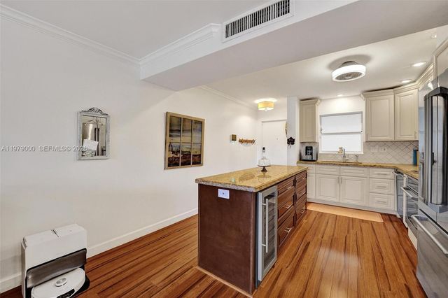 1212 SE 2nd Ct 301, Fort Lauderdale, FL 33301