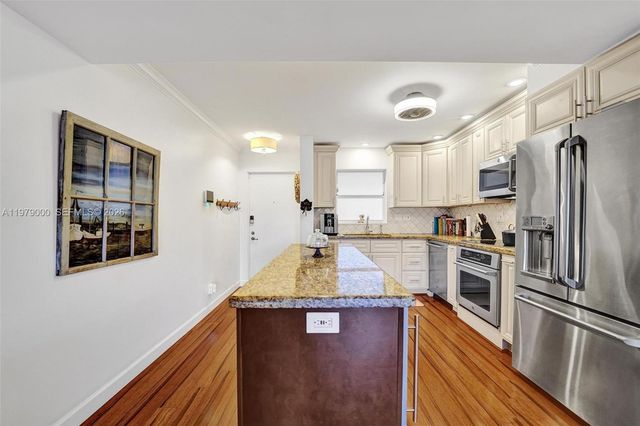 1212 SE 2nd Ct 301, Fort Lauderdale, FL 33301