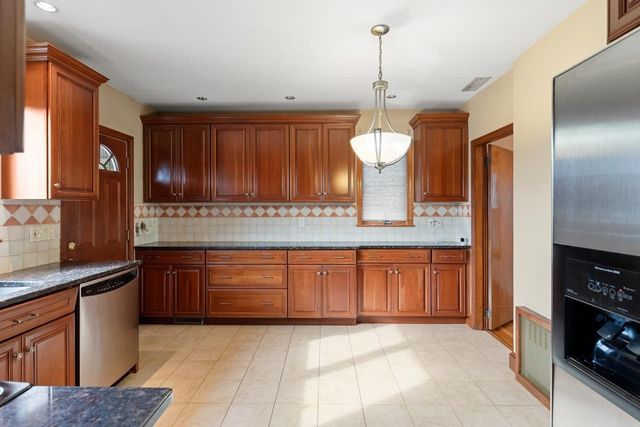 158 Common St, Watertown, MA 02472