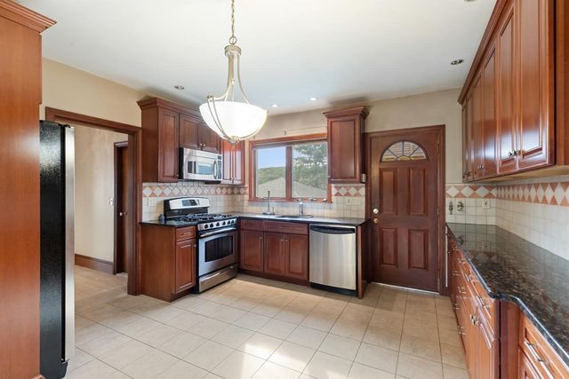 158 Common St, Watertown, MA 02472