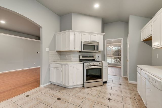 600 N Chattey Road, Desoto, TX 75115