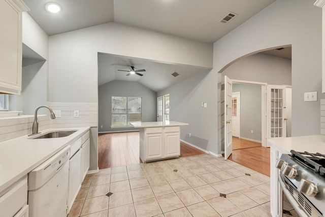 600 N Chattey Road, Desoto, TX 75115