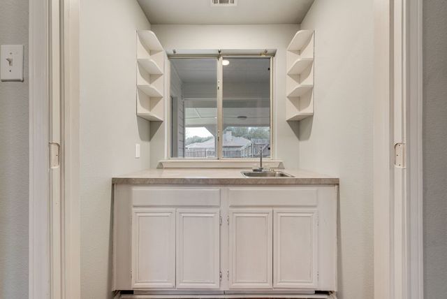 600 N Chattey Road, Desoto, TX 75115