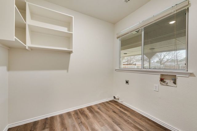 600 N Chattey Road, Desoto, TX 75115