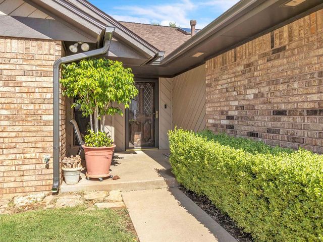 2909 Parkside Drive, Edmond, OK 73012