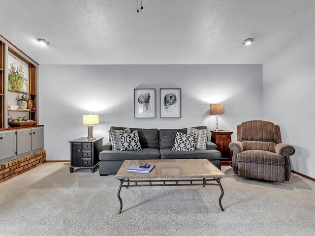 2909 Parkside Drive, Edmond, OK 73012