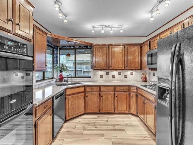 2909 Parkside Drive, Edmond, OK 73012