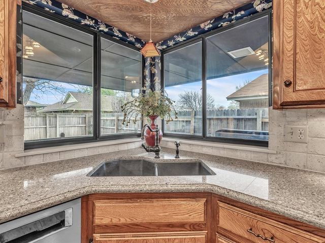 2909 Parkside Drive, Edmond, OK 73012
