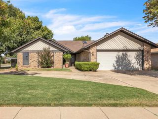 2909 Parkside Drive, Edmond, OK 73012