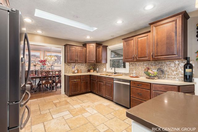 1154 Springwood Drive SE, Grand Rapids, MI 49508