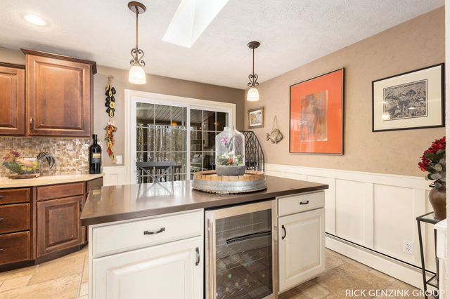 1154 Springwood Drive SE, Grand Rapids, MI 49508