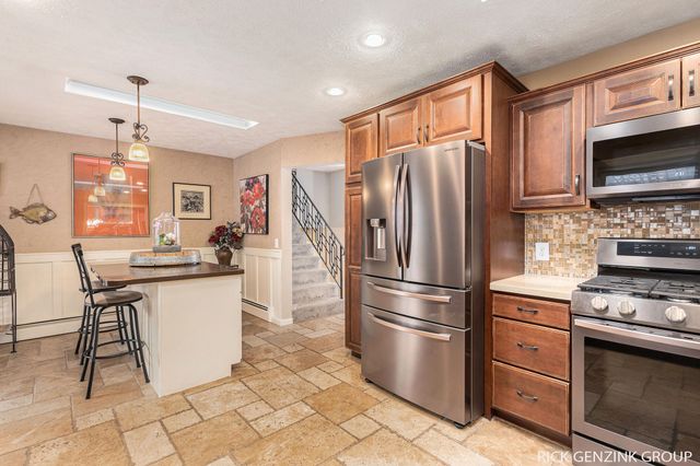 1154 Springwood Drive SE, Grand Rapids, MI 49508