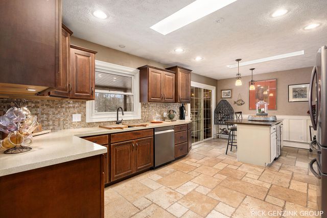 1154 Springwood Drive SE, Grand Rapids, MI 49508