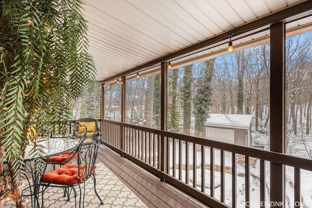 1154 Springwood Drive SE, Grand Rapids, MI 49508