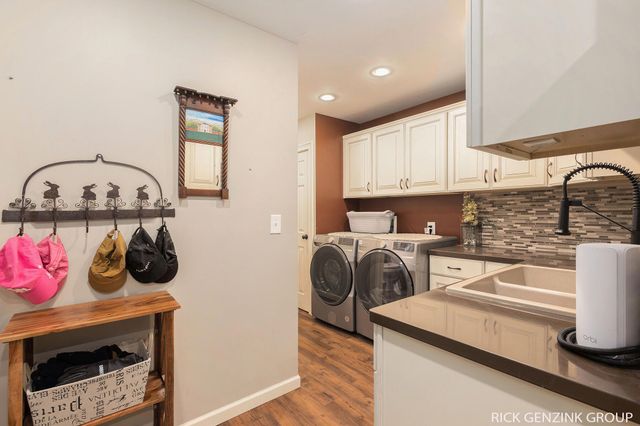 1154 Springwood Drive SE, Grand Rapids, MI 49508