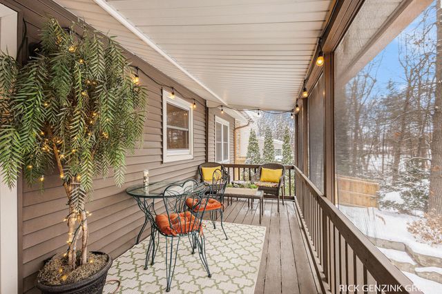 1154 Springwood Drive SE, Grand Rapids, MI 49508