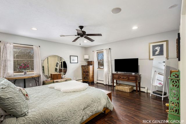 1154 Springwood Drive SE, Grand Rapids, MI 49508