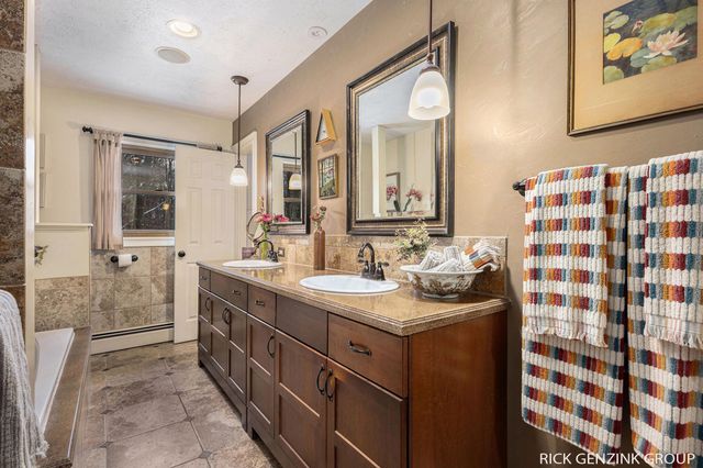 1154 Springwood Drive SE, Grand Rapids, MI 49508