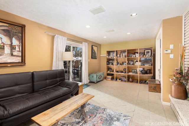 1154 Springwood Drive SE, Grand Rapids, MI 49508