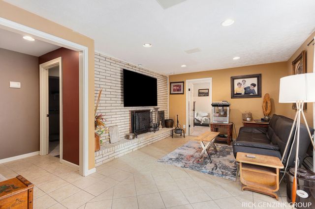 1154 Springwood Drive SE, Grand Rapids, MI 49508