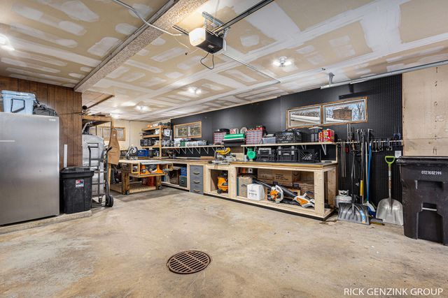 1154 Springwood Drive SE, Grand Rapids, MI 49508