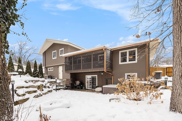 1154 Springwood Drive SE, Grand Rapids, MI 49508