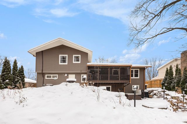 1154 Springwood Drive SE, Grand Rapids, MI 49508