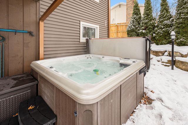 1154 Springwood Drive SE, Grand Rapids, MI 49508