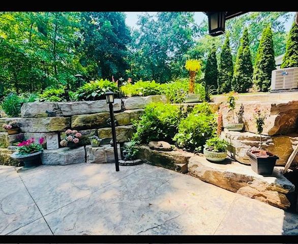 1154 Springwood Drive SE, Grand Rapids, MI 49508