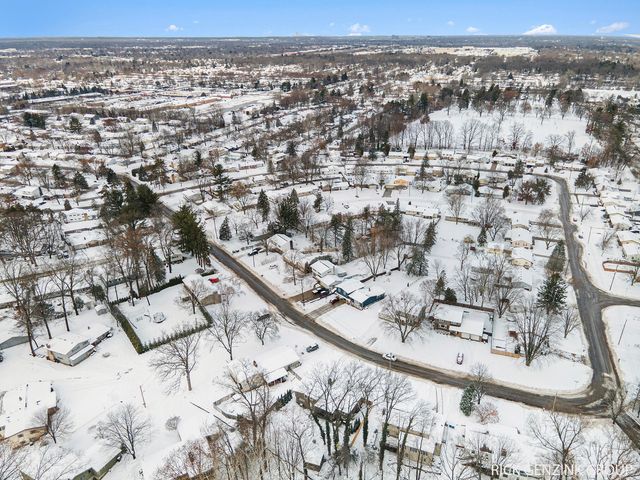 1154 Springwood Drive SE, Grand Rapids, MI 49508