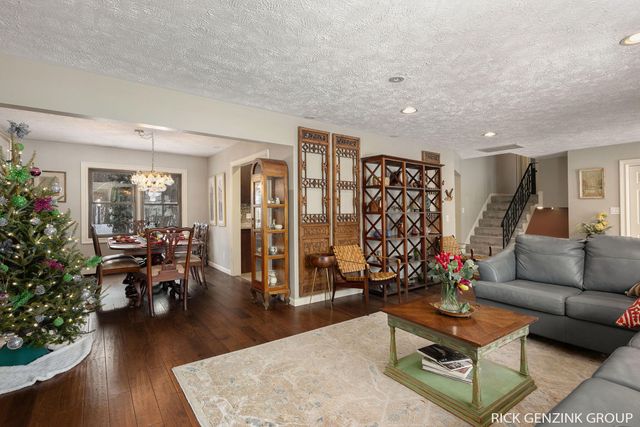 1154 Springwood Drive SE, Grand Rapids, MI 49508